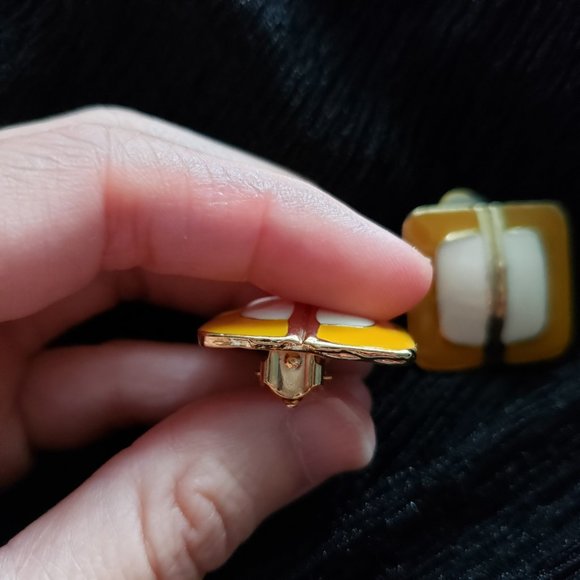 Vintage Cream and Yellow Enamel Square Clip On Earrings - Picture 3 of 10